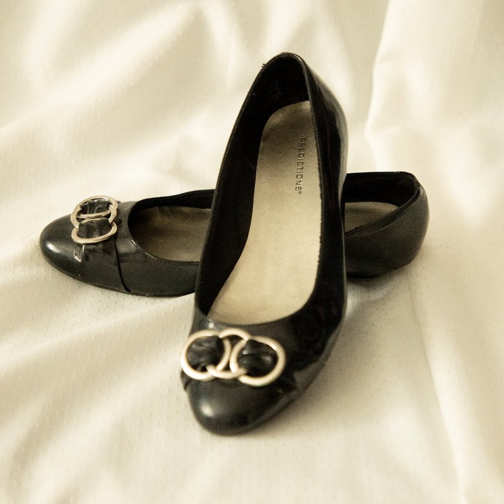 Shiny black flats with decorative buckle